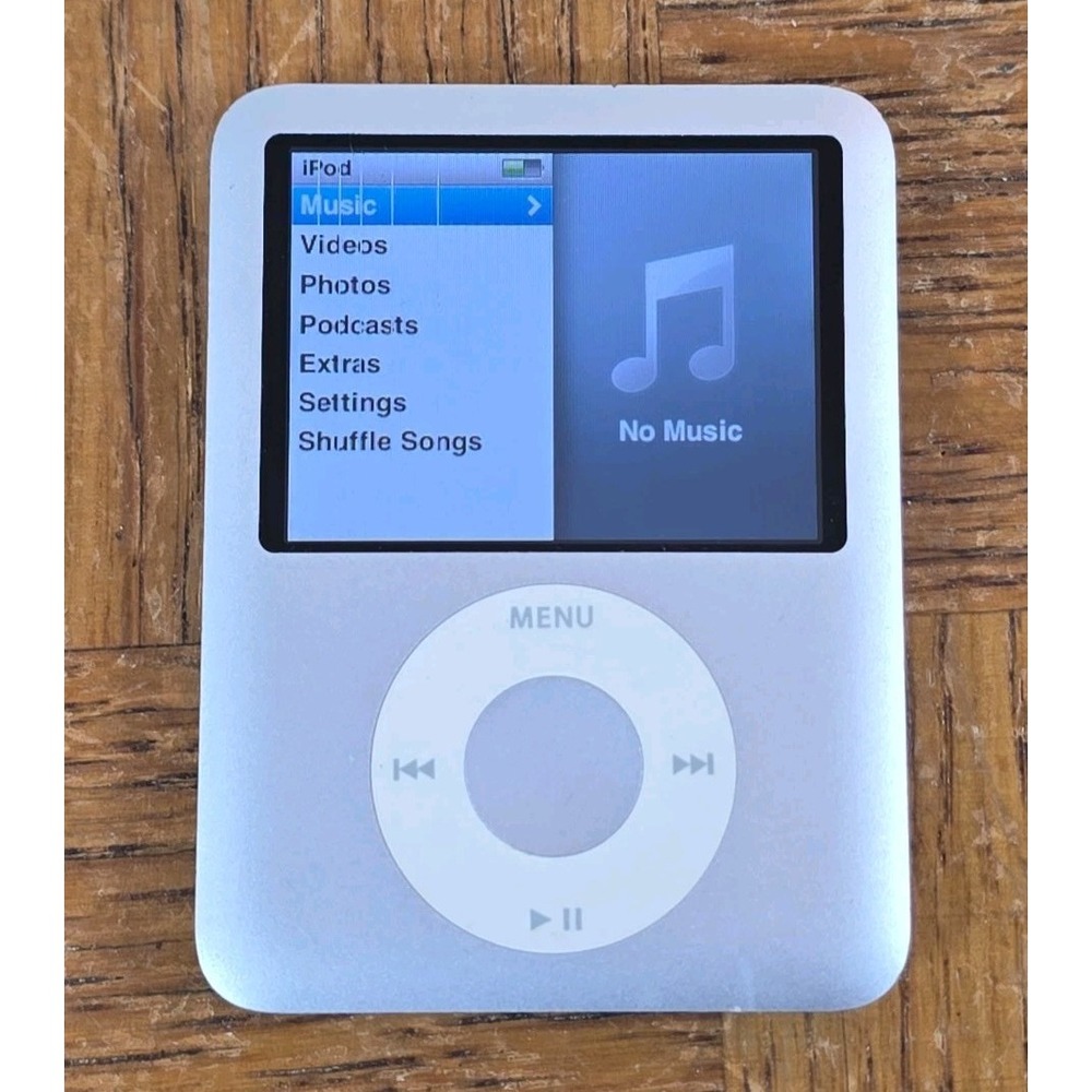 Apple iPod Nano 3rd Generation 8GB Silver A1236 Digital Media Player - FLAWS